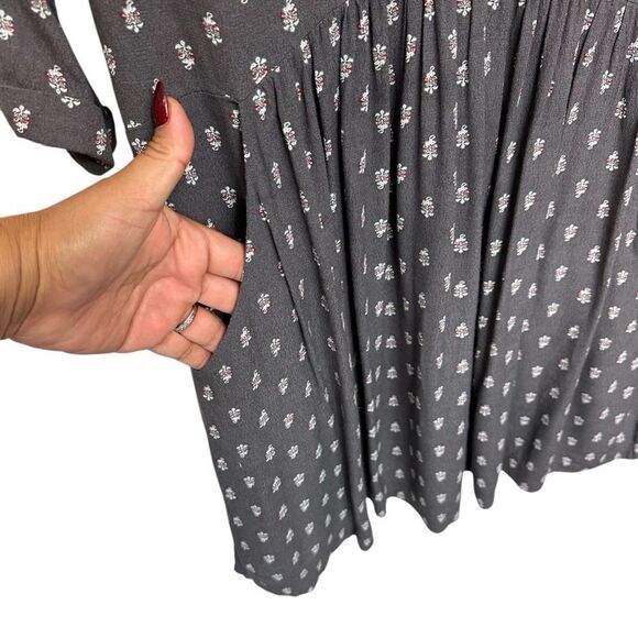 Garnett Hill Bohemian Flowy Floral Gray Casual Dress, 6 - Picture 5 of 14